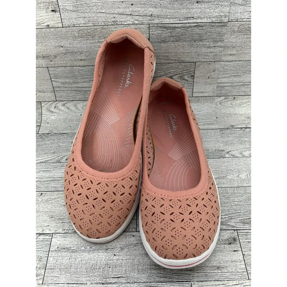 Clarks Cloudsteppers Ballet Flats Womens 6.5M Pink Cutout Slip On Comfort Shoes‎